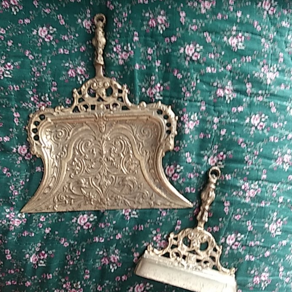 Crumb duster with sweeper holder set